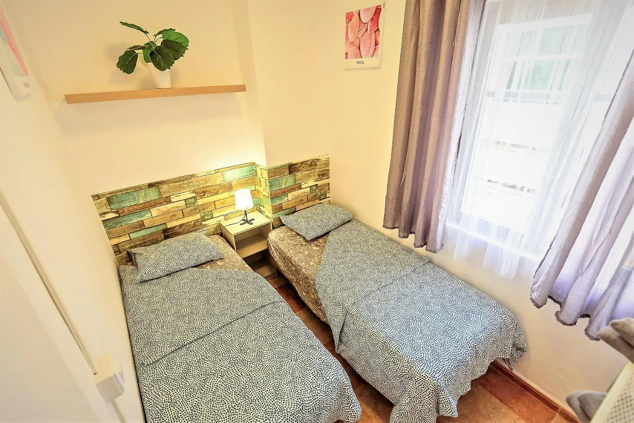 Plaza Polvorista 4-Bedroom Apartment W Balcony El Puerto de Santa Maria