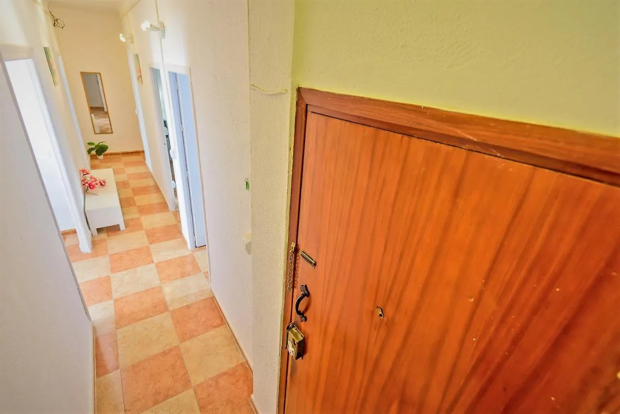 Plaza Polvorista 4-Bedroom Apartment W Balcony location